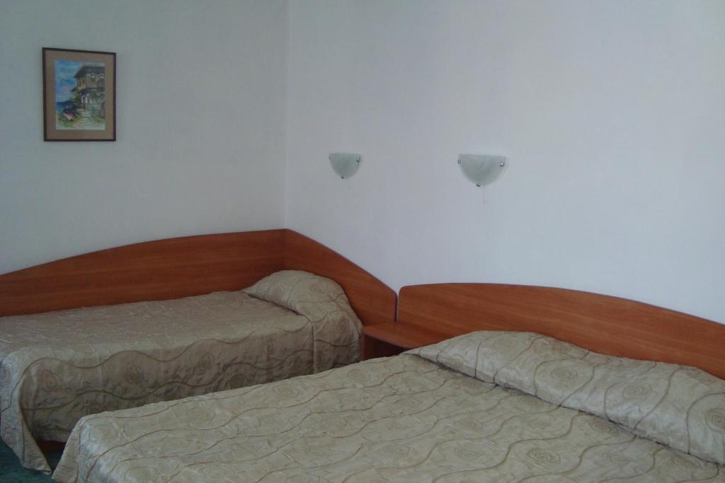 Hotel Astra Ravda Quarto foto