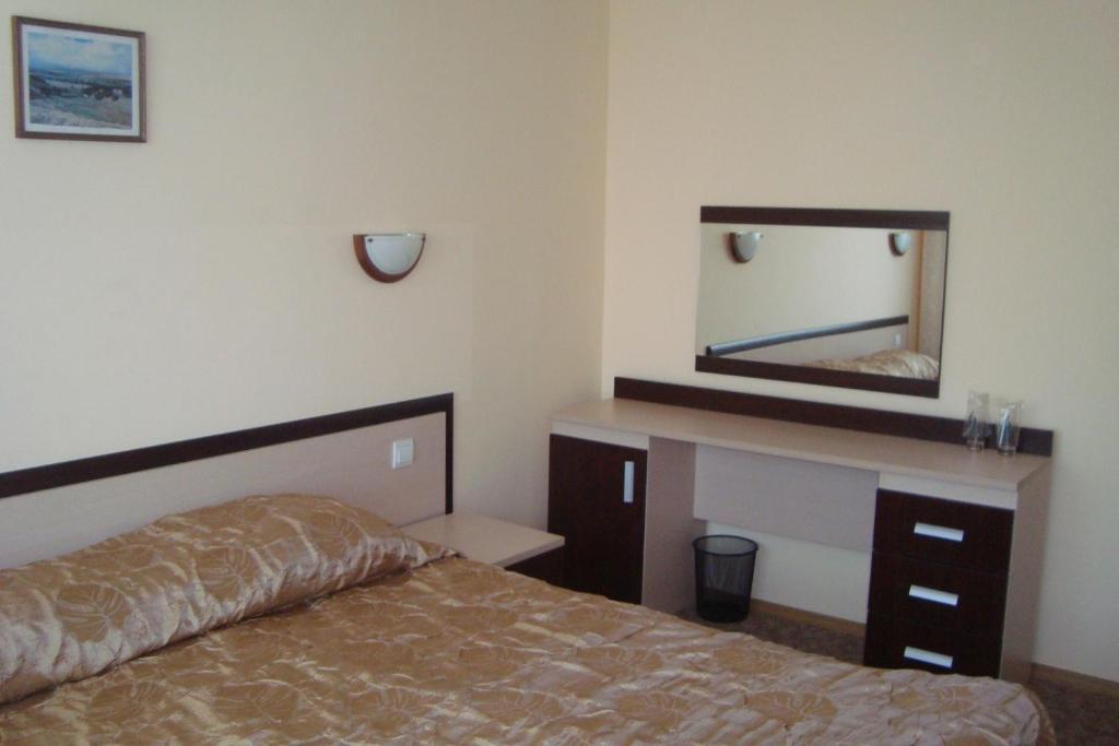 Hotel Astra Ravda Quarto foto