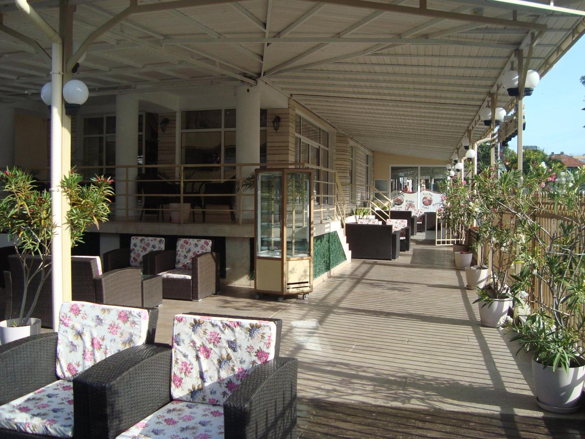 Hotel Astra Ravda Exterior foto